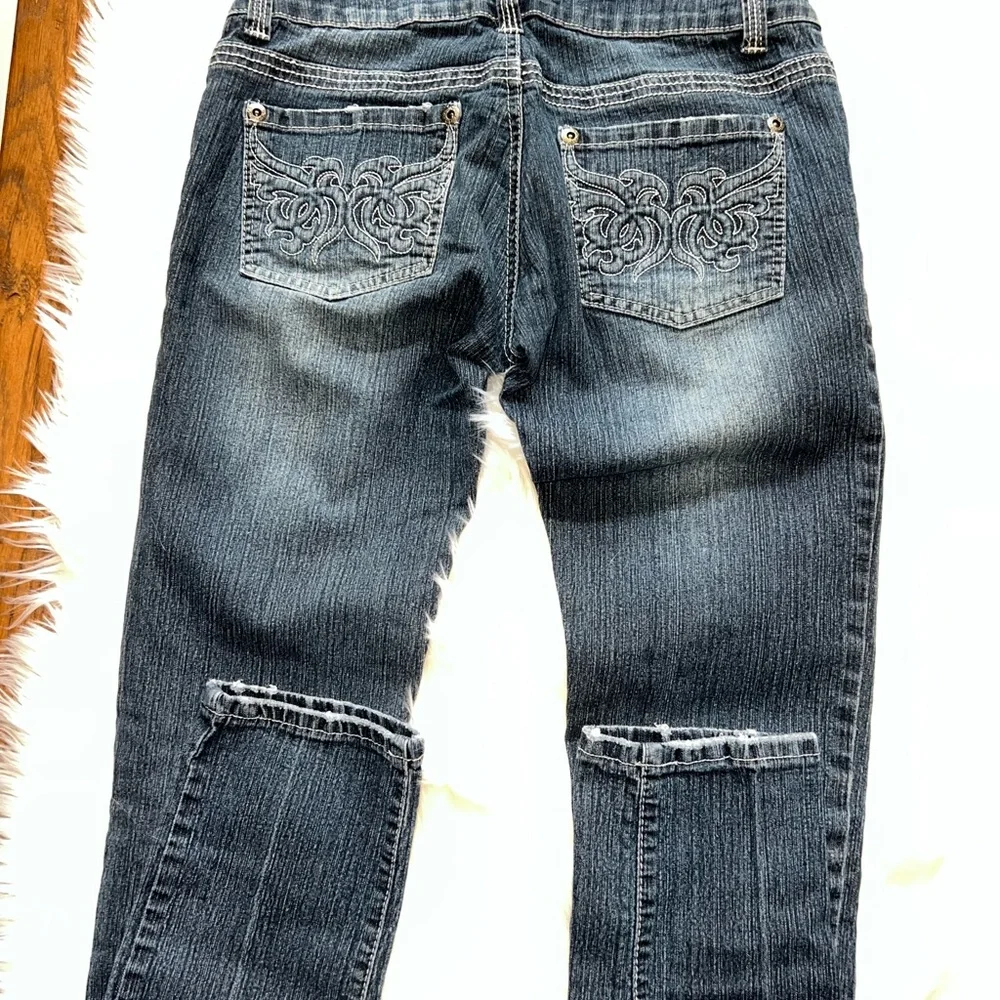 Revolt straight distressed denim. Woman’s size 7